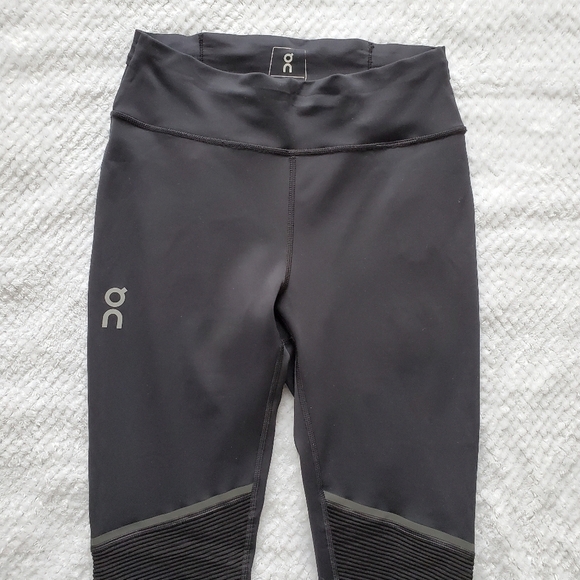 ON Running Black Tights Long Size Small - Picture 4 of 13